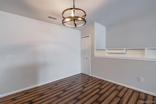 2206 Paradise Trail, Oxford, MI 48371