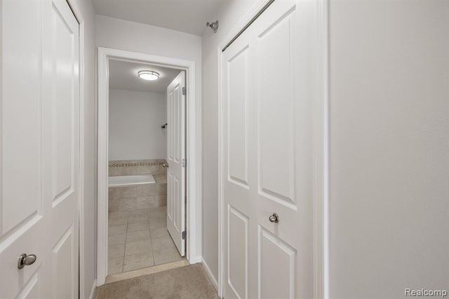 2206 Paradise Trail, Oxford, MI 48371