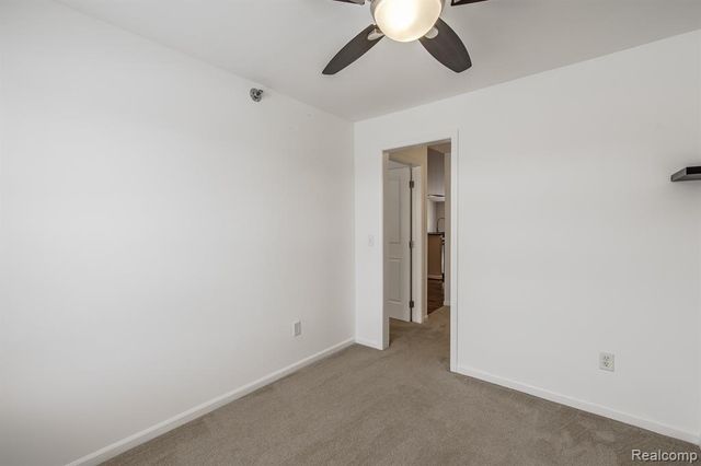 2206 Paradise Trail, Oxford, MI 48371