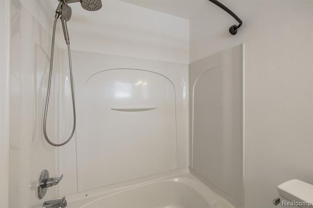 2206 Paradise Trail, Oxford, MI 48371