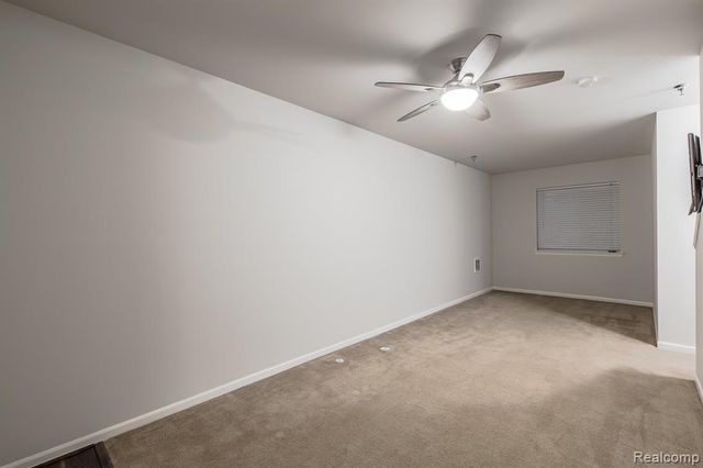 2206 Paradise Trail, Oxford, MI 48371