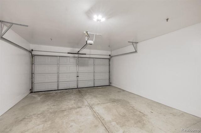 2206 Paradise Trail, Oxford, MI 48371