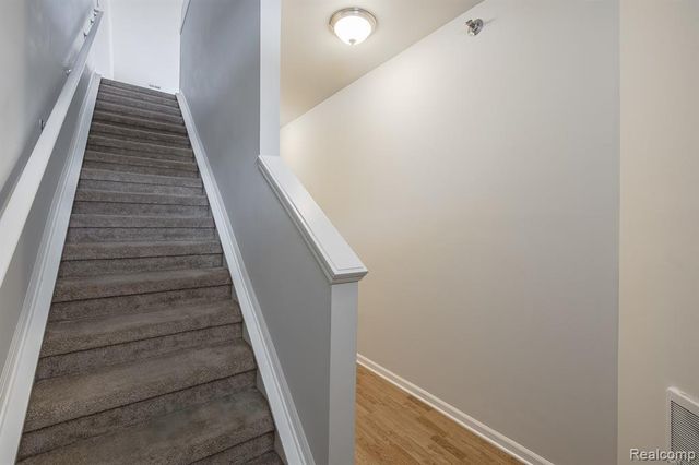 2206 Paradise Trail, Oxford, MI 48371