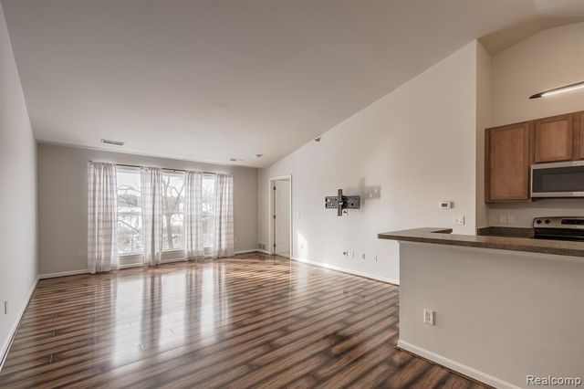 2206 Paradise Trail, Oxford, MI 48371