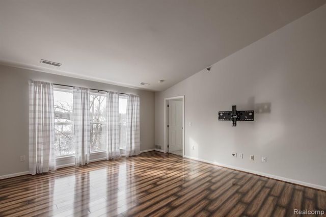 2206 Paradise Trail, Oxford, MI 48371