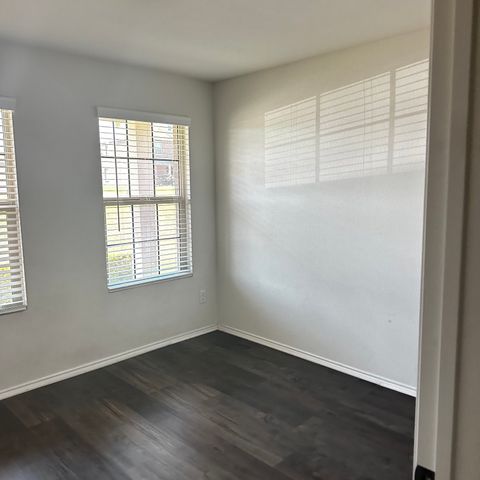 1017 Skyline Drive, Hutchins, TX 75141