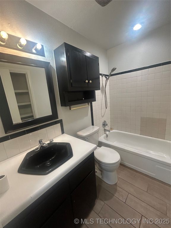 4909 S Utica Avenue D, Tulsa, OK 74105