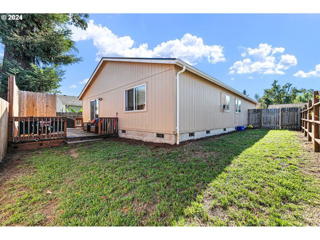 356 20TH St, Springfield, OR 97477