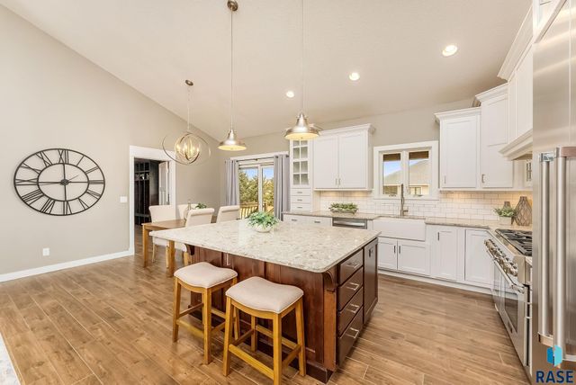 7317 S Elmstead Cir Circle, Sioux Falls, SD 57108