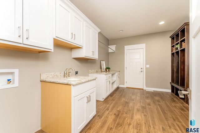 7317 S Elmstead Cir Circle, Sioux Falls, SD 57108