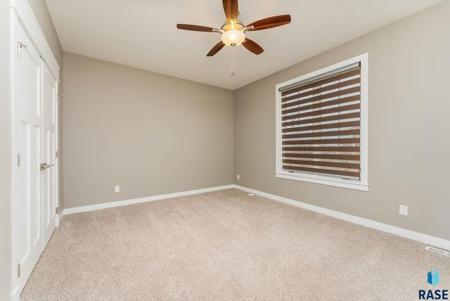 7317 S Elmstead Cir Circle, Sioux Falls, SD 57108