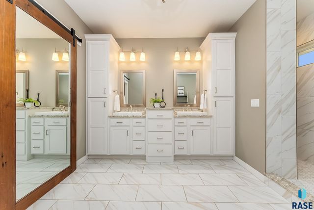 7317 S Elmstead Cir Circle, Sioux Falls, SD 57108