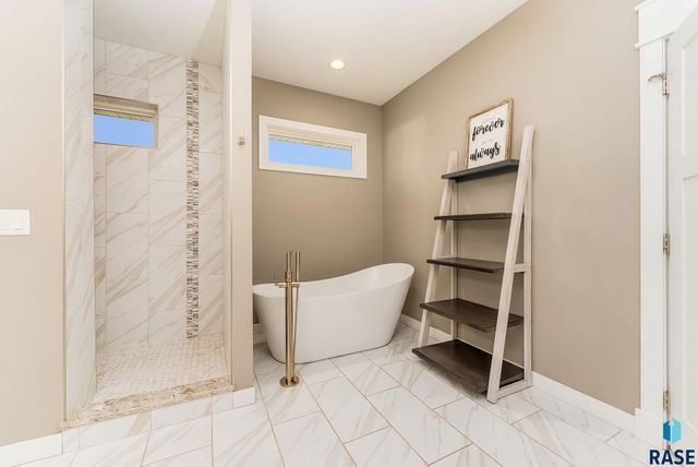 7317 S Elmstead Cir Circle, Sioux Falls, SD 57108