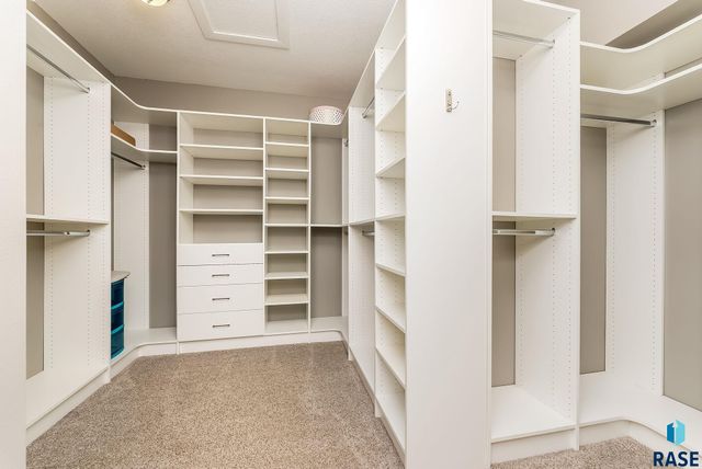 7317 S Elmstead Cir Circle, Sioux Falls, SD 57108