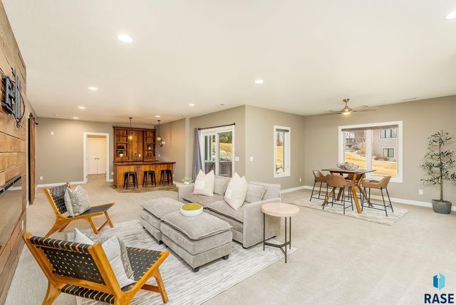 7317 S Elmstead Cir Circle, Sioux Falls, SD 57108