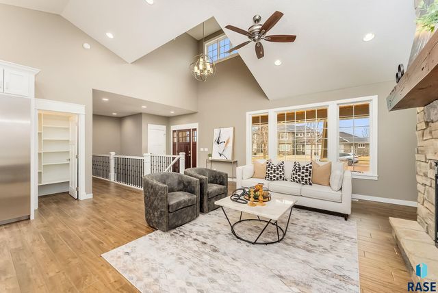 7317 S Elmstead Cir Circle, Sioux Falls, SD 57108