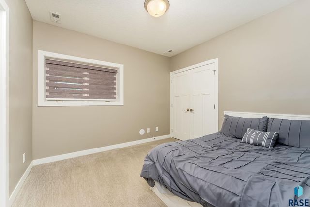 7317 S Elmstead Cir Circle, Sioux Falls, SD 57108