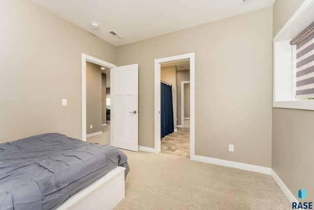 7317 S Elmstead Cir Circle, Sioux Falls, SD 57108