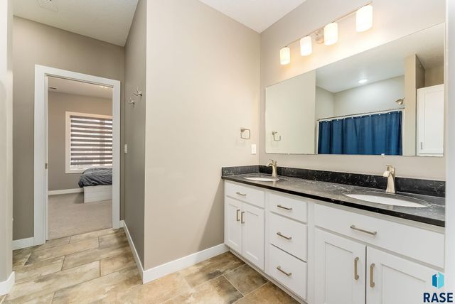 7317 S Elmstead Cir Circle, Sioux Falls, SD 57108