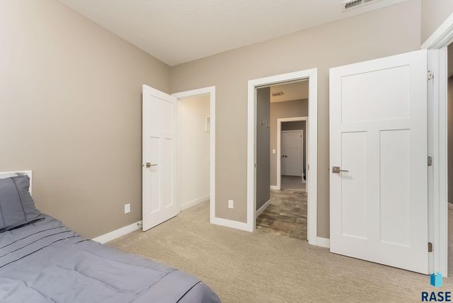 7317 S Elmstead Cir Circle, Sioux Falls, SD 57108