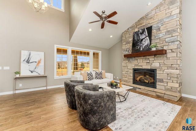 7317 S Elmstead Cir Circle, Sioux Falls, SD 57108