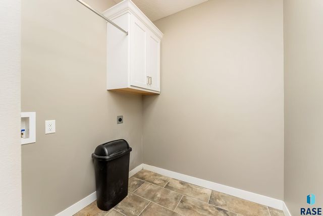 7317 S Elmstead Cir Circle, Sioux Falls, SD 57108