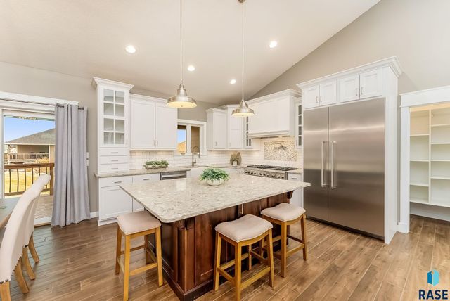 7317 S Elmstead Cir Circle, Sioux Falls, SD 57108