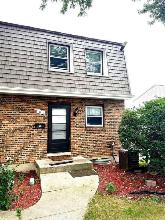111 S Hale Avenue, Bartlett, IL 60103 — exterior