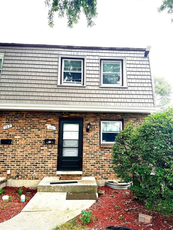 111 S Hale Avenue, Bartlett, IL 60103 — photo 2