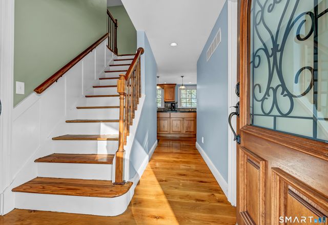 14 Dinglebrook Lane, Newtown, CT 06470