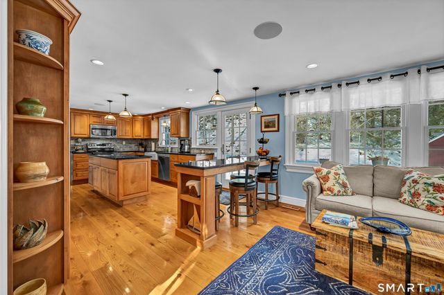 14 Dinglebrook Lane, Newtown, CT 06470