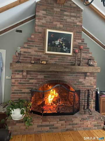 14 Dinglebrook Lane, Newtown, CT 06470