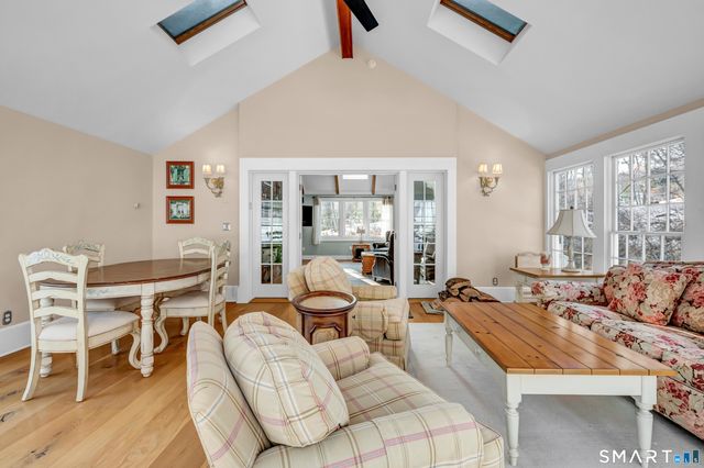 14 Dinglebrook Lane, Newtown, CT 06470