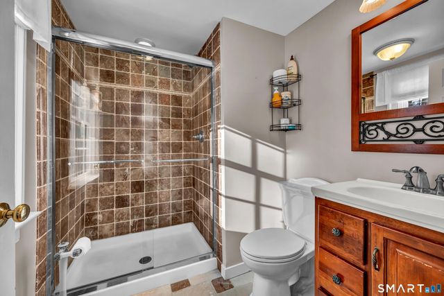 14 Dinglebrook Lane, Newtown, CT 06470