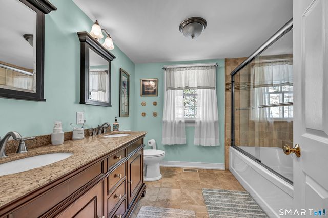 14 Dinglebrook Lane, Newtown, CT 06470