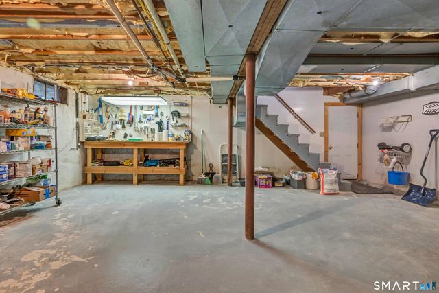 14 Dinglebrook Lane, Newtown, CT 06470