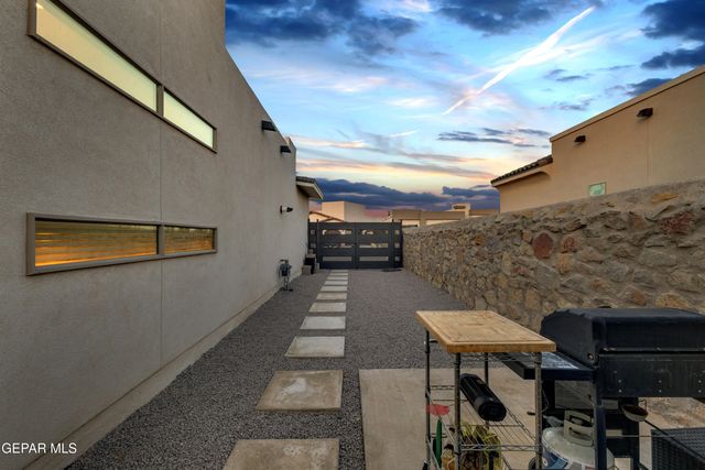 333 Blue Valley Drive, El Paso, TX 79928