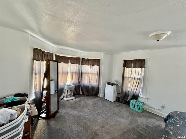 407 E 14TH Street, Davenport, IA 52803