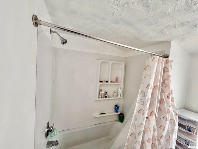 407 E 14TH Street, Davenport, IA 52803