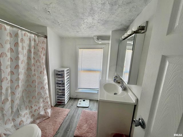 407 E 14TH Street, Davenport, IA 52803