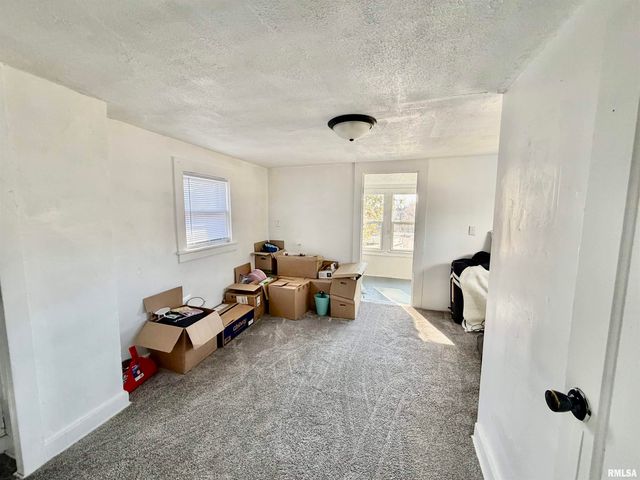 407 E 14TH Street, Davenport, IA 52803