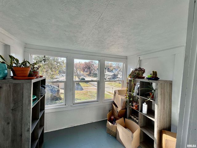 407 E 14TH Street, Davenport, IA 52803