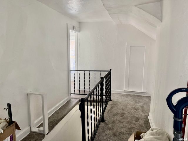 407 E 14TH Street, Davenport, IA 52803