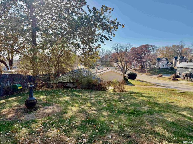 407 E 14TH Street, Davenport, IA 52803