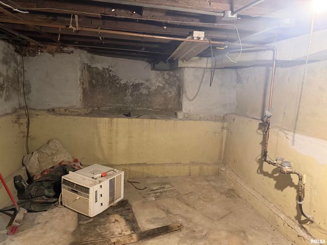 407 E 14TH Street, Davenport, IA 52803