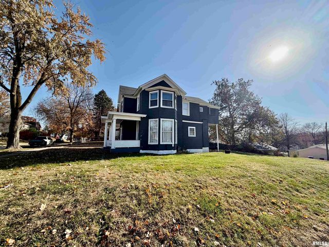 407 E 14TH Street, Davenport, IA 52803