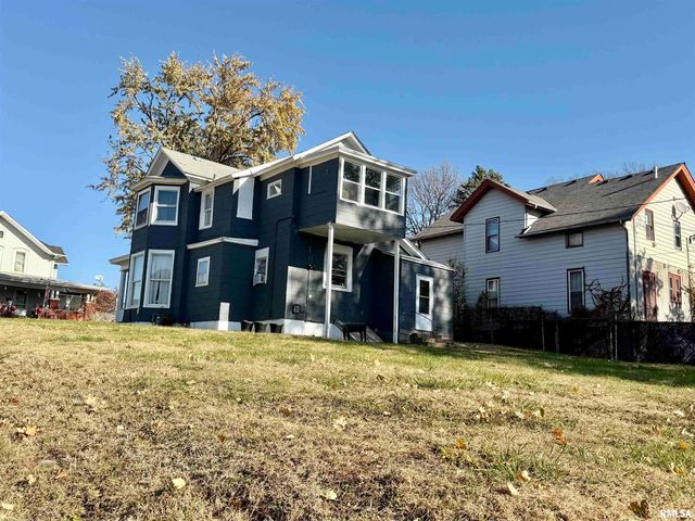 407 E 14TH Street, Davenport, IA 52803