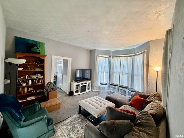 407 E 14TH Street, Davenport, IA 52803