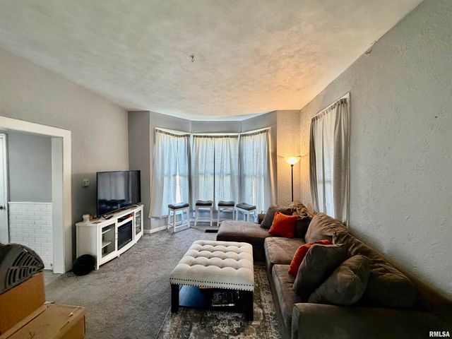 407 E 14TH Street, Davenport, IA 52803