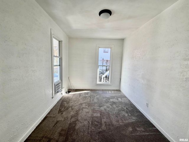 407 E 14TH Street, Davenport, IA 52803